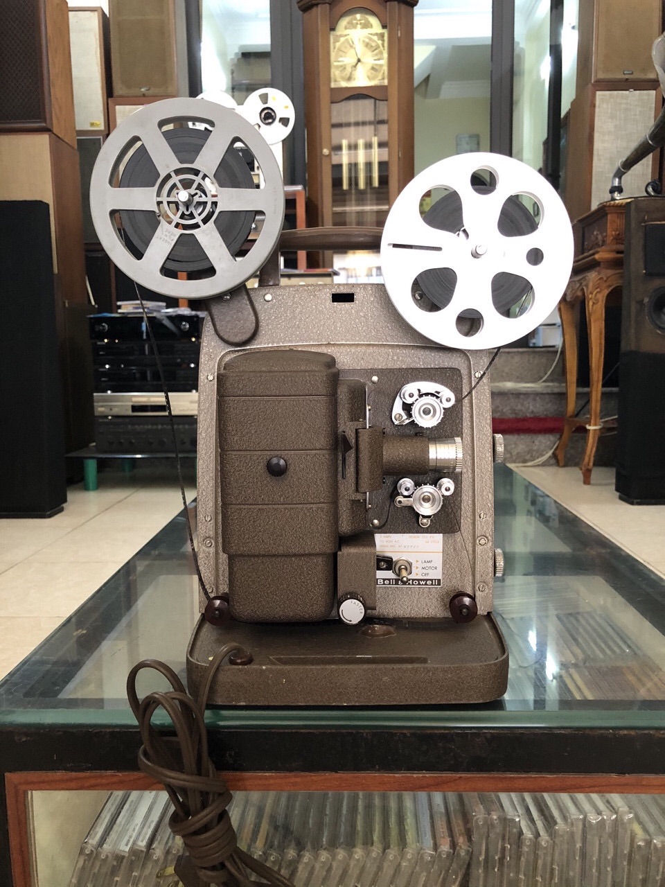 máy chiếu phim nhựa Cổ của Mỹ