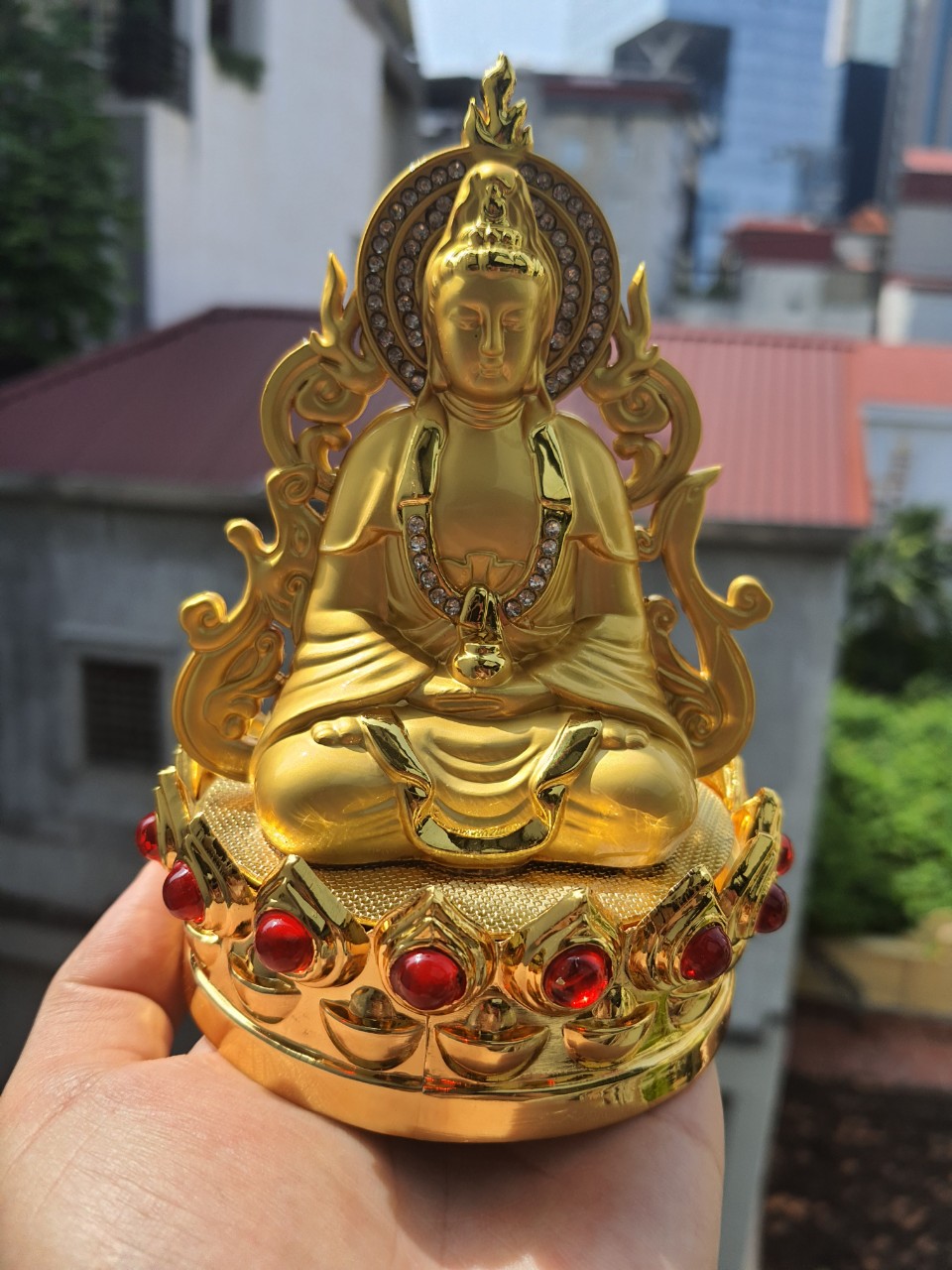 Tượng phật bà quan âm dát vàng, tượng quan âm bồ tát để xe ô tô - quan âm tọa đài sen đỏ