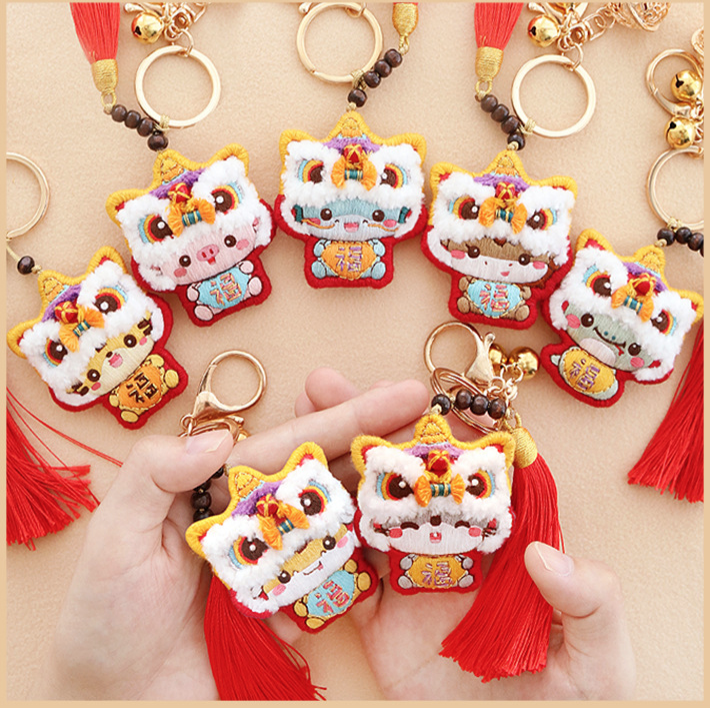 DIY Gói nguyên liệu tự thêu móc khoá đầu Lân đáng yêu