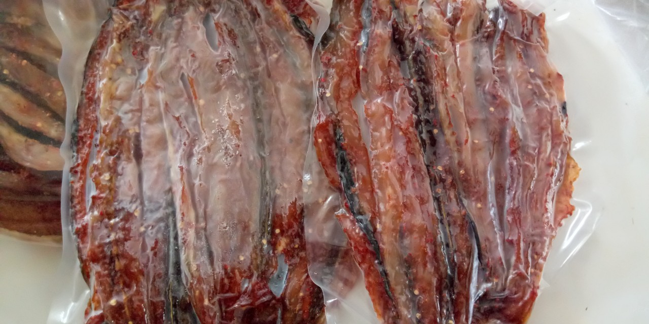 Khô cá tra nuôi bè sông nước miền Tây nam bộ. Đặc sản quê hương Đồng Tháp. 1kg.