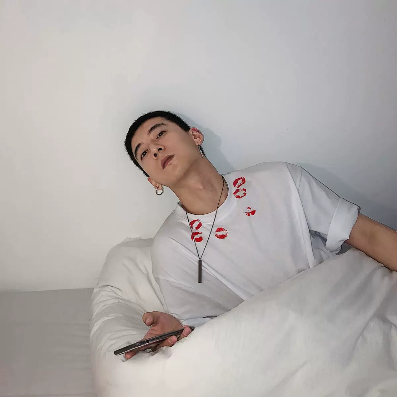 Áo thun stee sweet kiss in white unisex