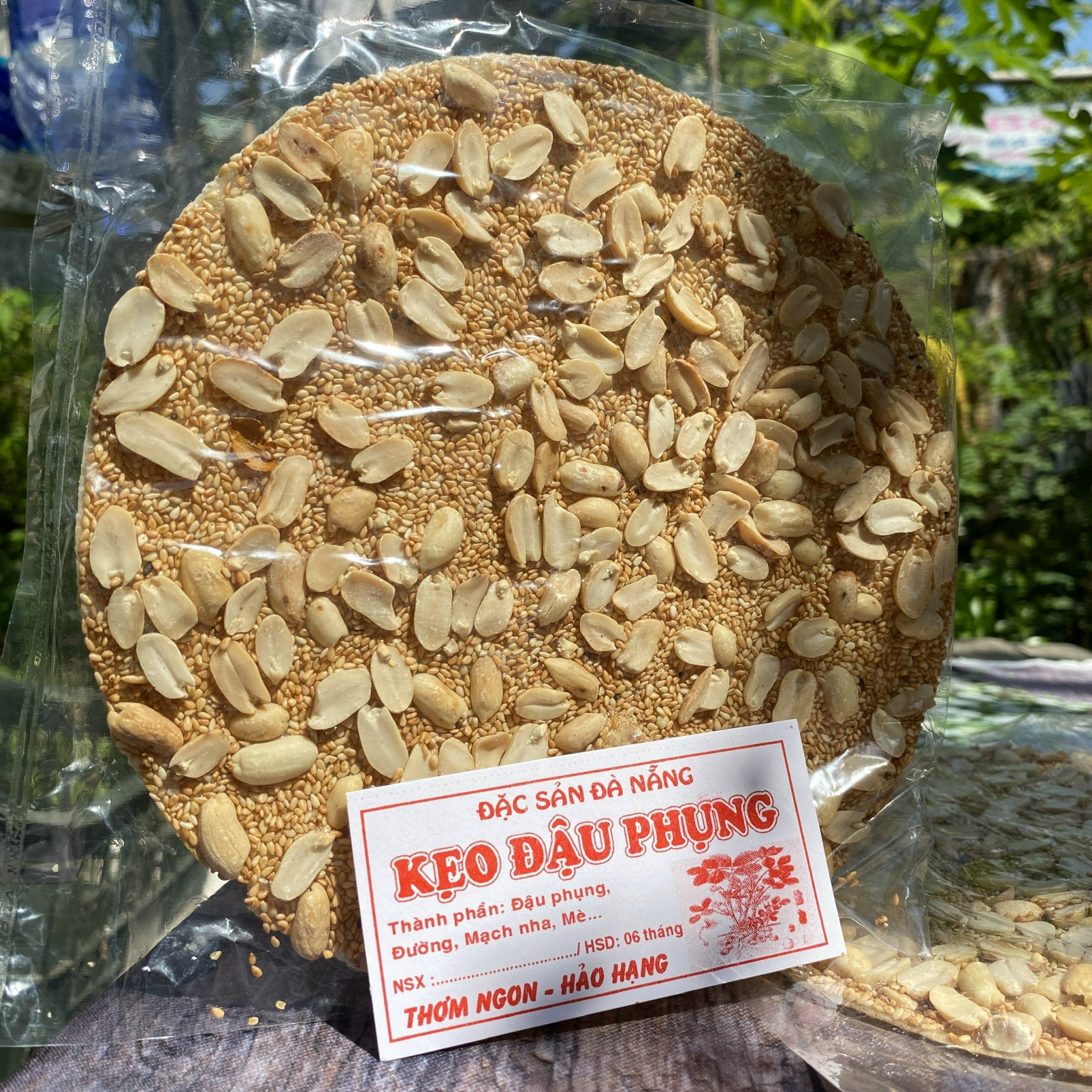 [2 xấp 10 miếng] KẸO LẠC RANG/KẸO ĐẬU PHỤNG /KẸO ĐẬU PHỘNG -ĐẶC SẢN ĐÀ NẴNG, Thơm ngon ,mềm dẽo . vị thanh của mạch nha,vị thơm béo của lạc. Được phân phối bởi LÀNG KHÔ VIỆT