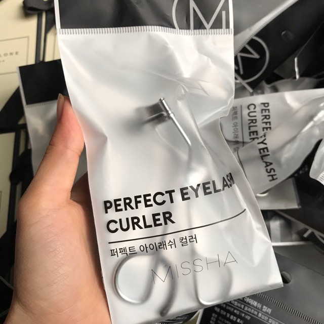 Kẹp mi Perfect Eyelash Curler Misha sản phẩm tốt chất lượng cao cam kết như hình độ bền cao xin vui lòng inbox shop để được tư vấn thêm về thông tin