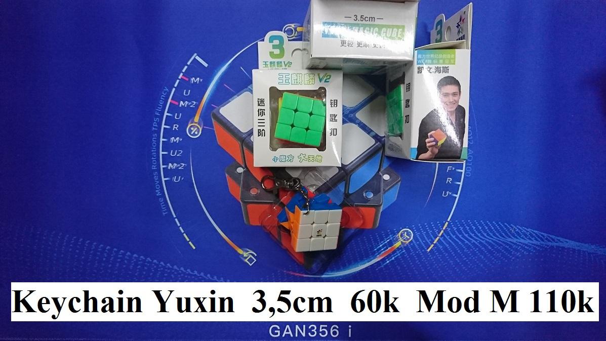 Rubik 3x3x3. keychain yuxin v2