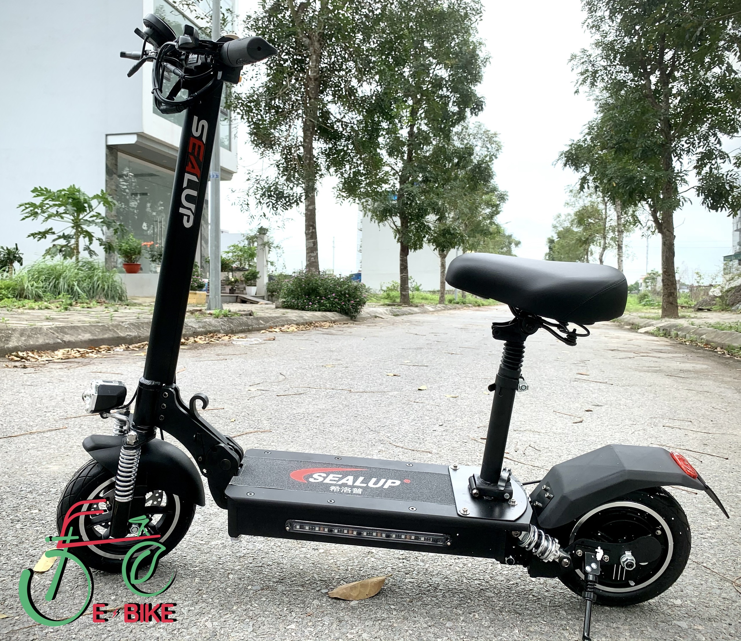 Xe scooter điện sealup có yên gấp gọn cao cấp