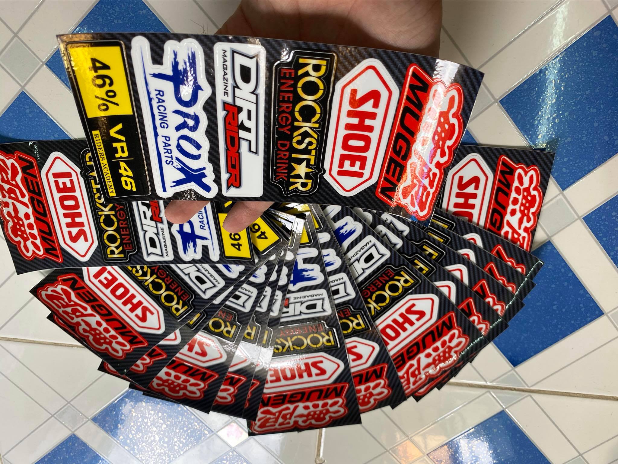 Stiker tấm chữ nhật mugen shoei đỏ