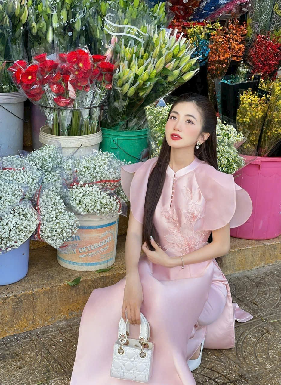 Áo dài cách tân nữ 4 tà chất tơ organza đính kết nổi màu đỏ ấn tượng - Áo dài cách tân Lan Khuê - HN27