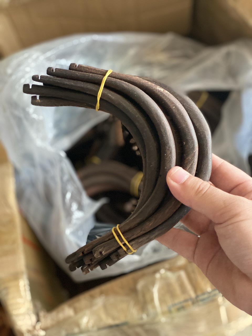 Cầu góc lồng chim chào mào gỗ mun hàng siêu rẻ
