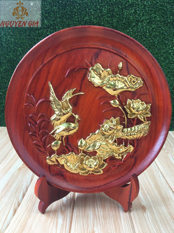 Đĩa gỗ mỹ nghệ phong thủy Sen hạc mạ vàng - Đĩa decor