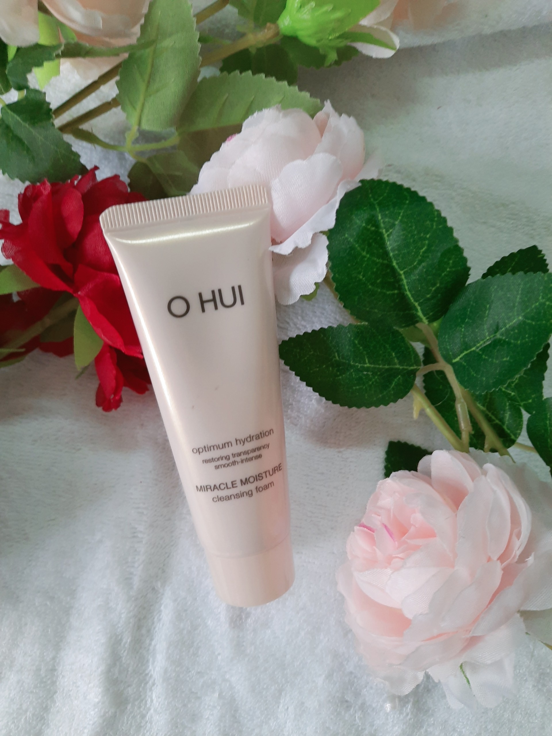 Sữa rửa mặt Ohui Miracle Moisture Cleansing Foam Optimum Hydration 40ml
