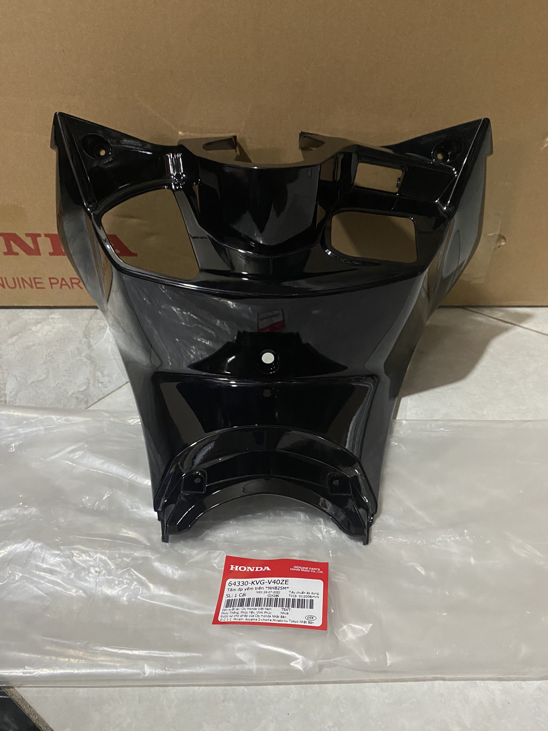 Tấm ốp yếm trên ốp ổ khóa air blade 2011