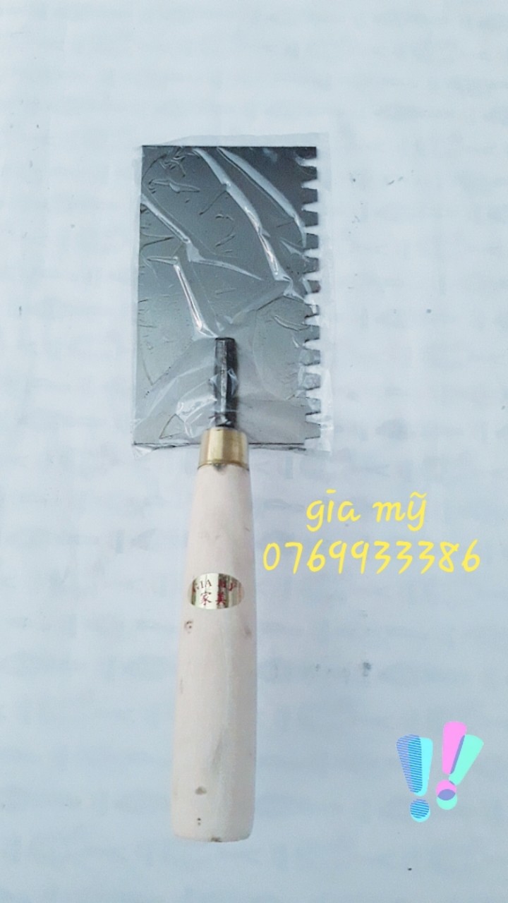 Bay xây vuông lưỡi thép 9x165cm rãnh răng cưa vuông cán gỗ.gia mỹ