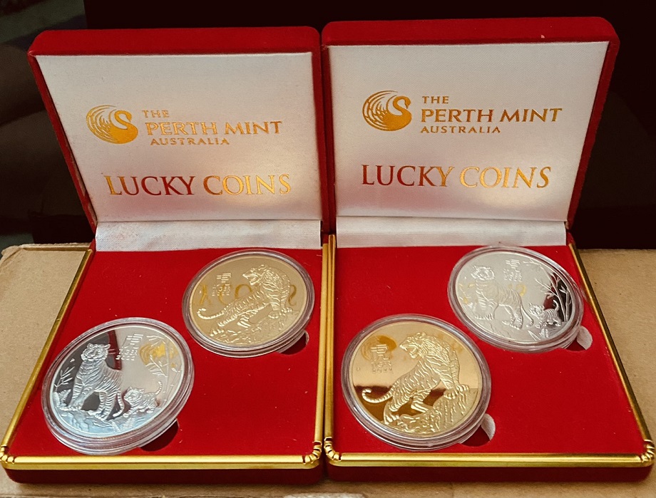 Bộ 2 đồng xu hình con hổ vàng bạc năm 2022