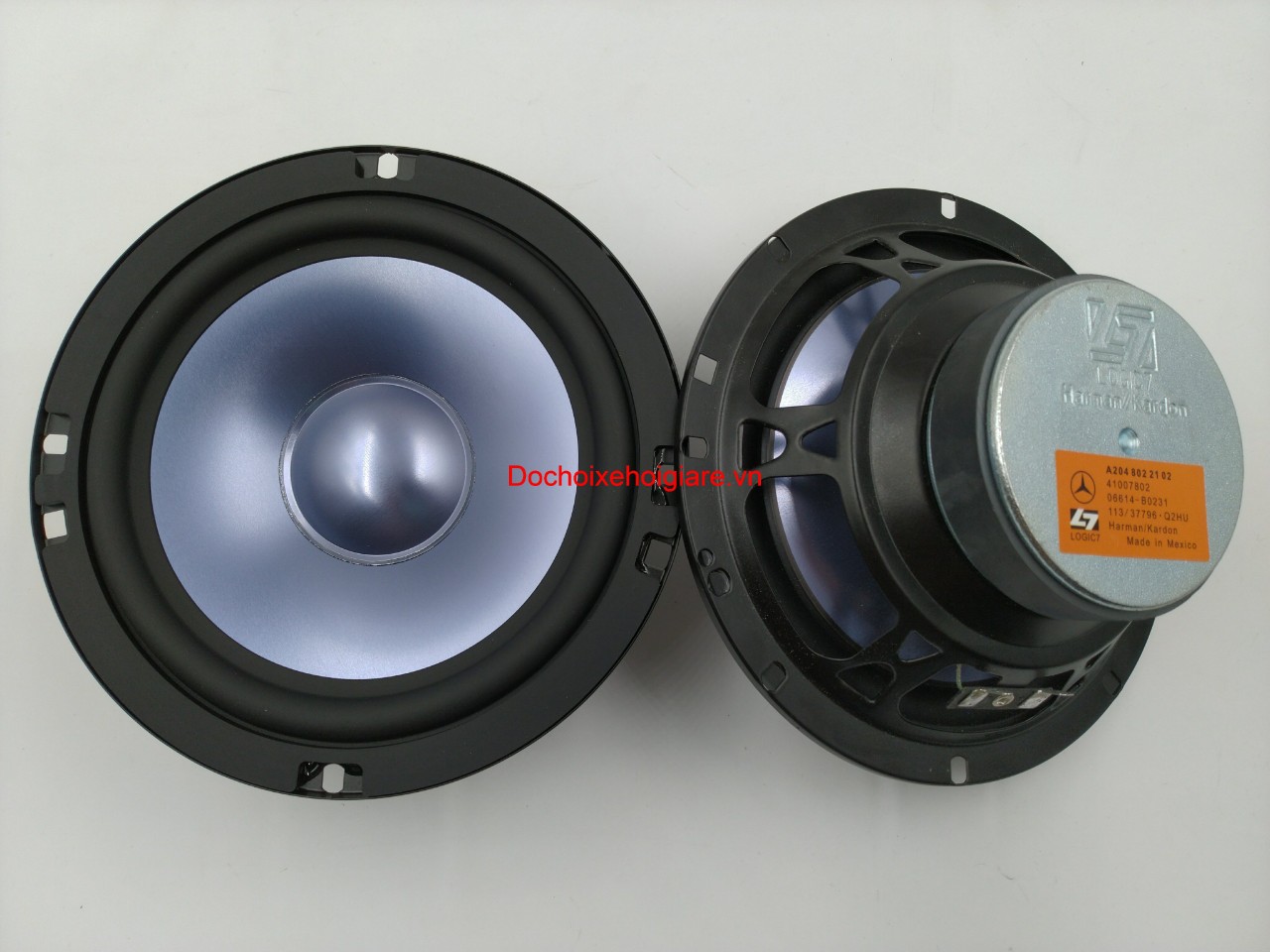 Bộ 2 Loa cánh cửa Harman Kardon Logic 7 tháo xe Mercedes, BMW, Land Rover. Công suất lớn 150W/ loa, màng loa bằng kim loại, thân đế bằng hợp kim. Loa chuyên Bass, phù hợp với nhạc mạnh EDM, Bass Booted. Bao dùng thử 30 ngày