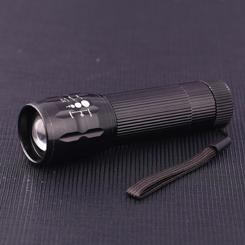 Đèn pin zoom xa gần chỉnh sáng 3 chế độ vỏ nhôm dz08