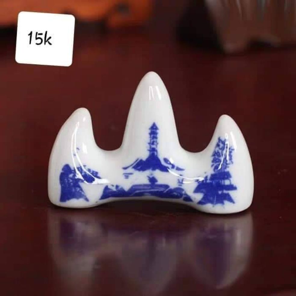 Gác bút Chất liệu: sứ