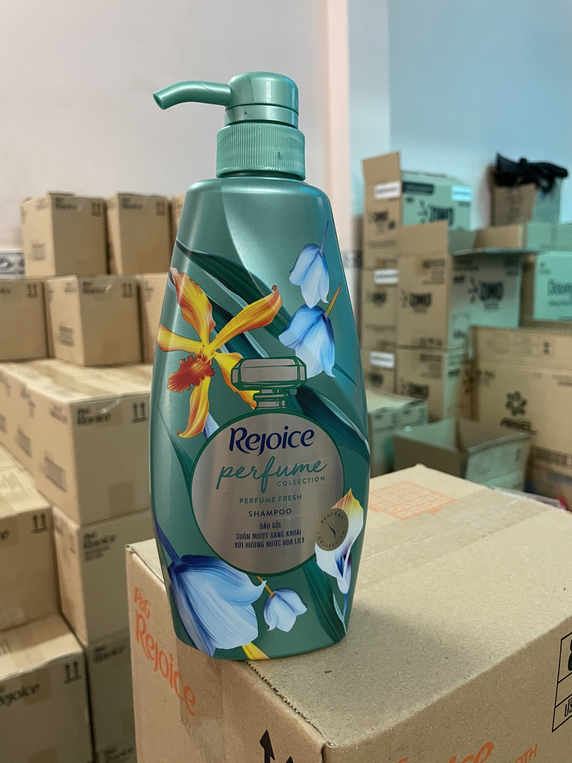 Dầu gội rejoice lily 650g
