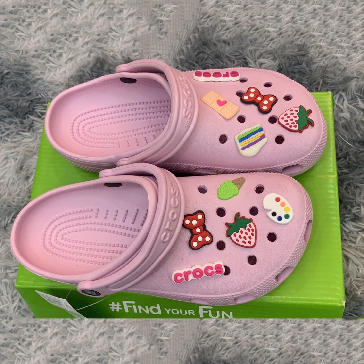 Total 86+ imagen pink crocs sticker - Abzlocal.mx