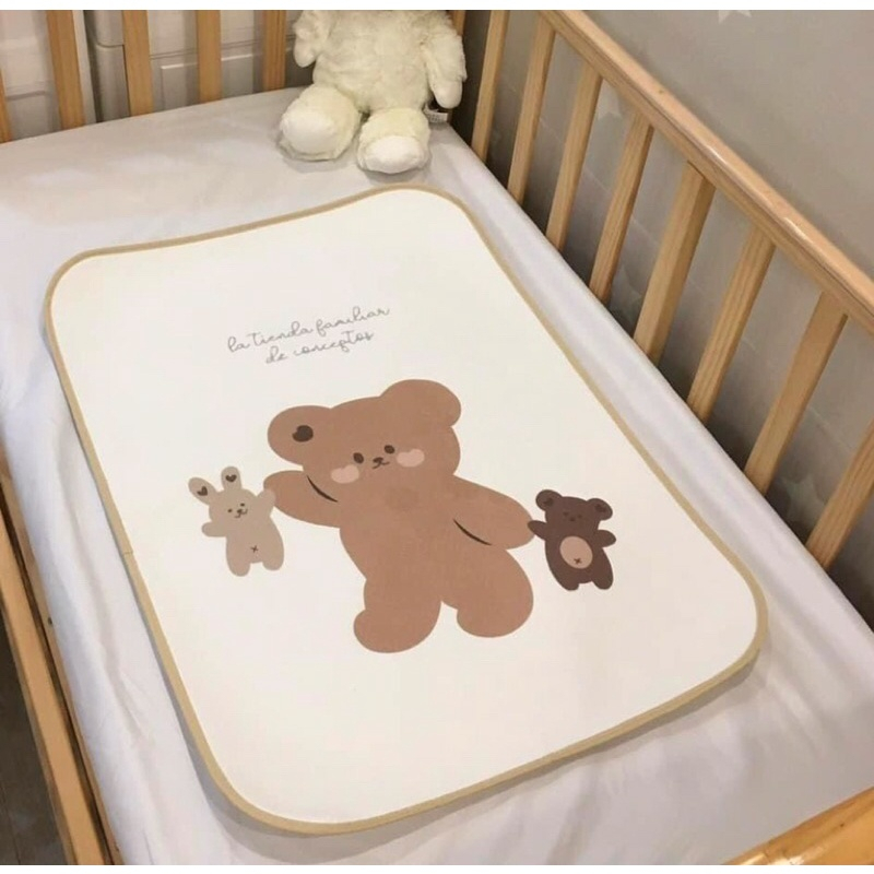 Tấm lót chống thấm 4D của Manny có họa tiết kích thước 50x70cm