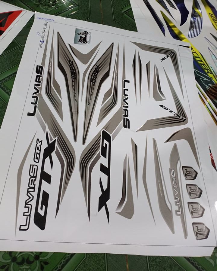 tem rời luvias gtx bạc xe trắng