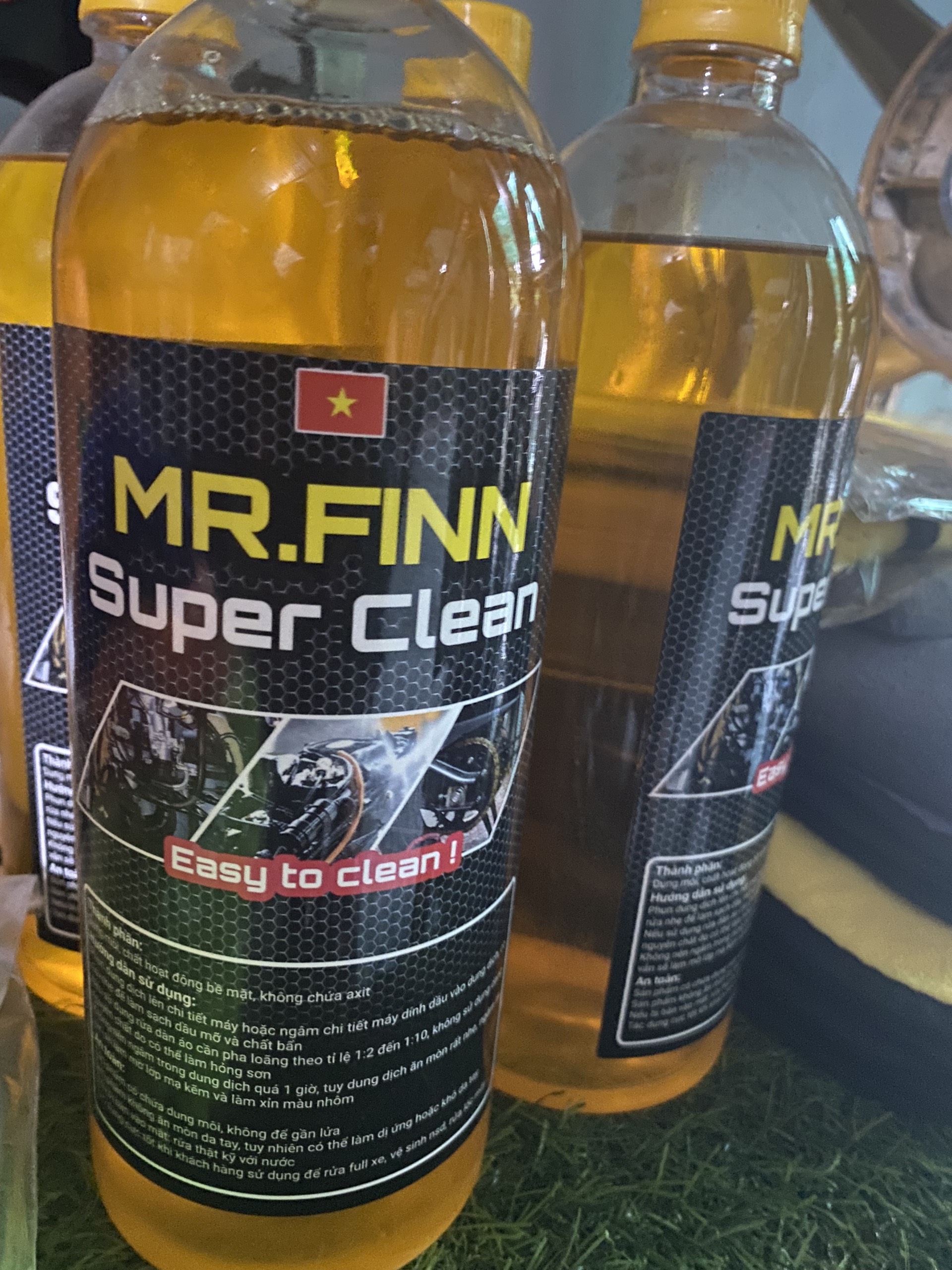 Dung dịch rửa xe đa năng Mr.Finn Super clean chai 1lít
