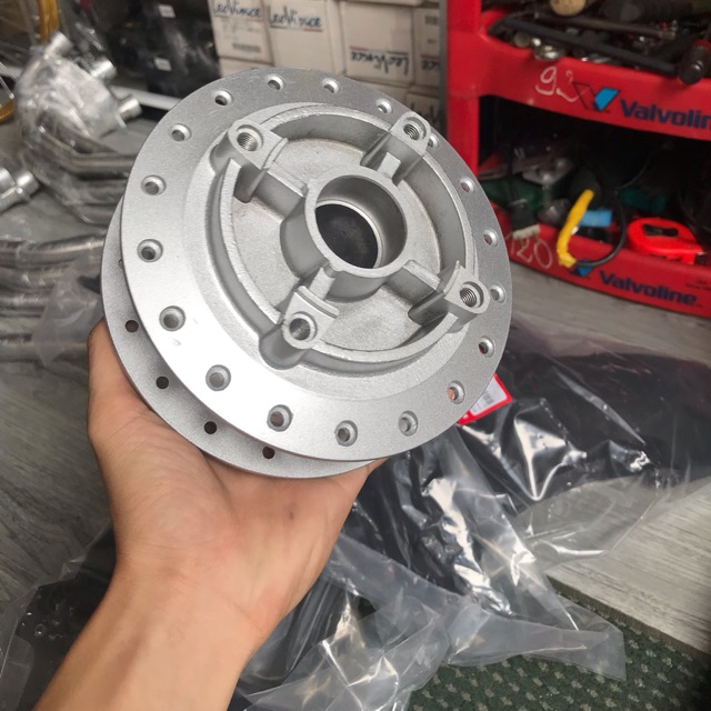 Đùm sau us cho xe ex 135 xuống bánh căm