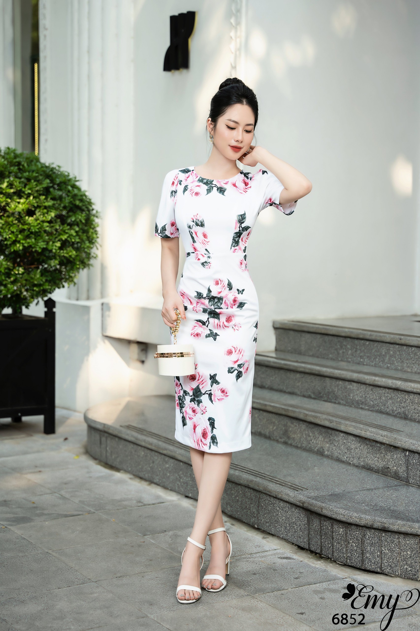 Đầm emy em6852 body hoa nền trắng