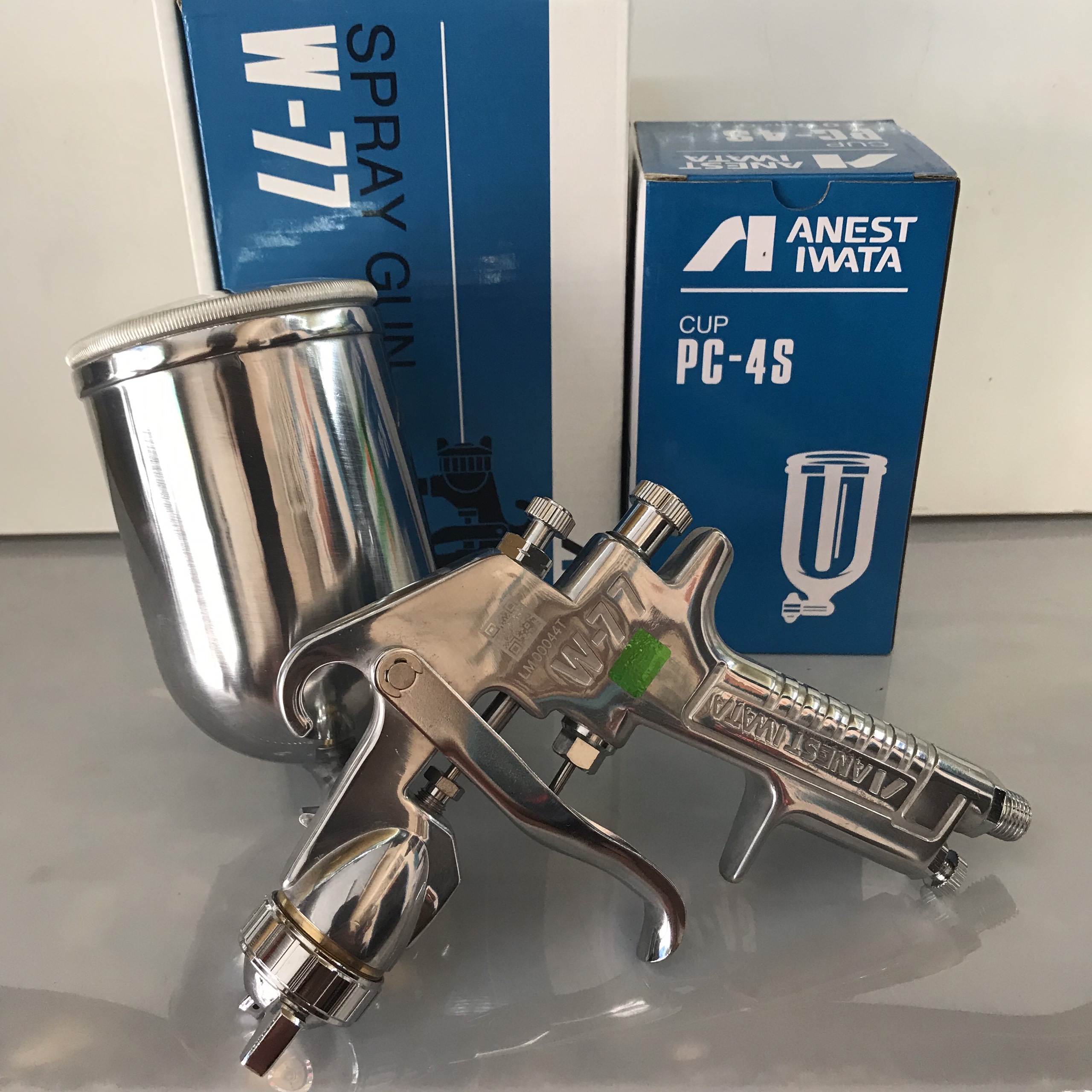 Dụng Cụ Phun Sơn Hạt Lớn Sần Loa Sơn Đặc W77 IWATA Béc Phun 2.5mm