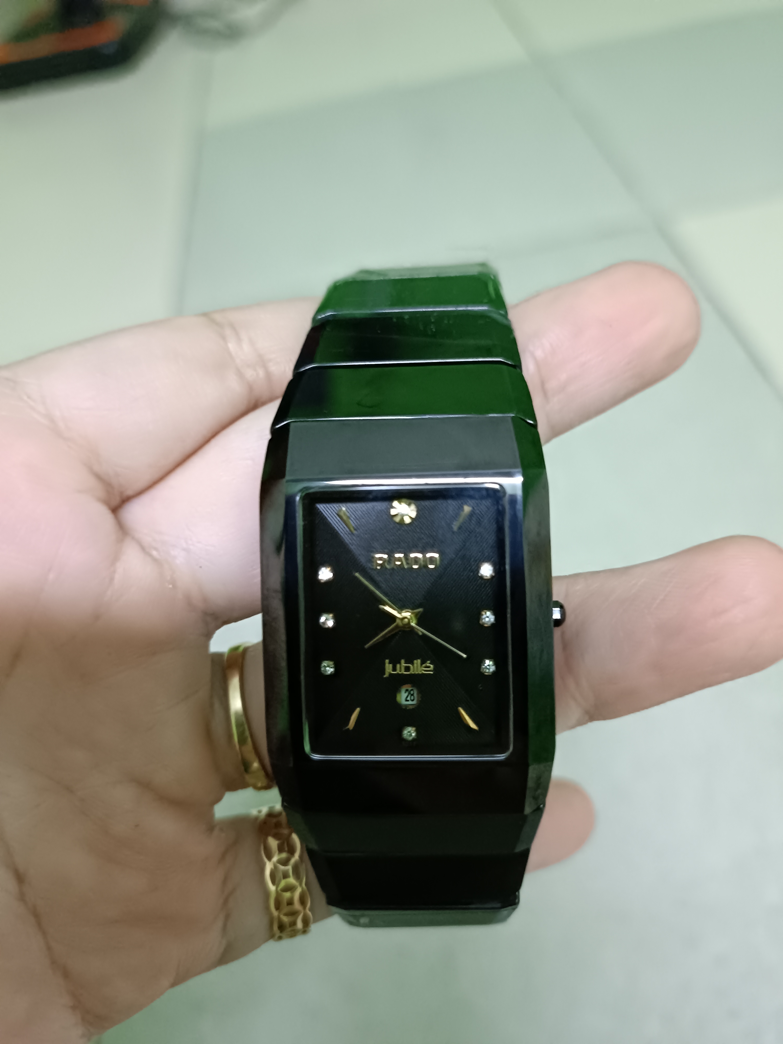 Đồng hồ nam cao cấp Đồng hồ nam cao cấp một phụ kiện không thể thiếu cho những cánh mày râu hiện nay. Đồng hồ nam cao cấp cho bạn trai sẽ trở thành phụ kiện có ý nghĩa, vì tạo điều kiện thuận tiện cho việc theo dõi thời gian bất cứ khi nào. Người đàn ông