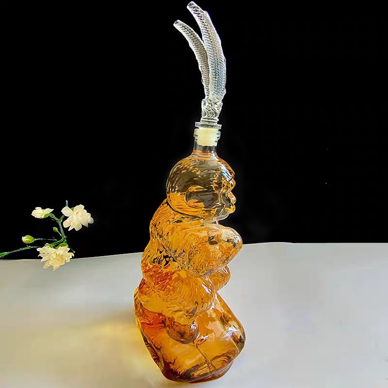 Bình thủy tinh hình mỹ hầu vường - tôn ngộ không