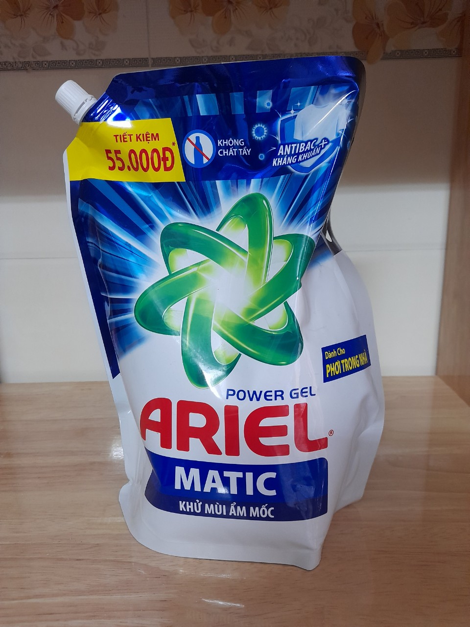 Nước giặt Ariel khử mùi ẩm mốc 2.1kg (túi)