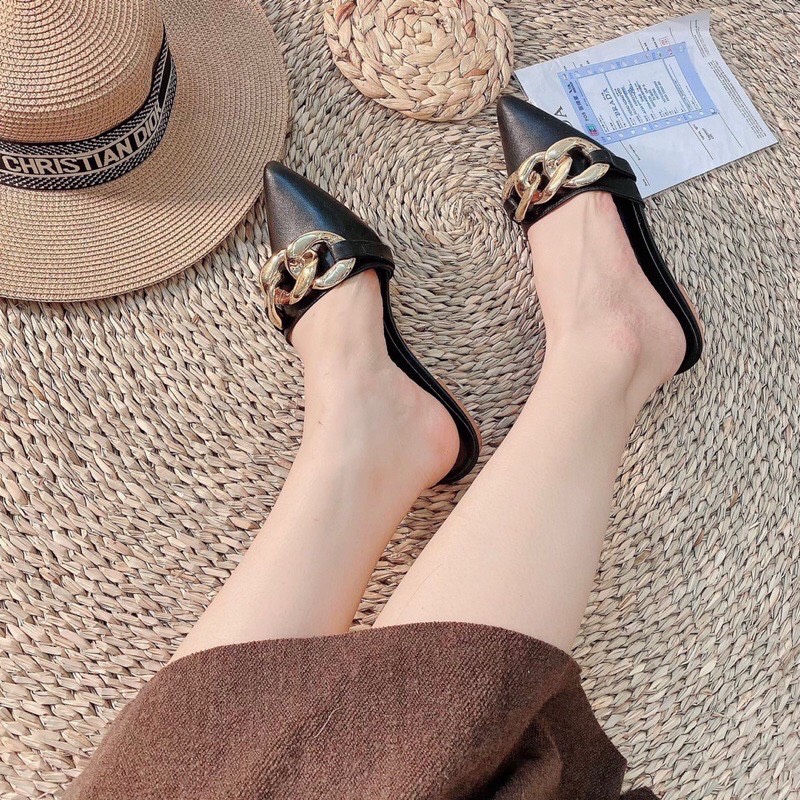 Giày sục bệt mũi nhọn dây xích