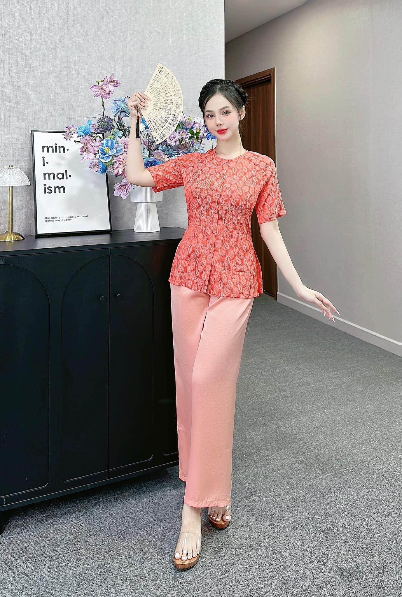 Bộ đồ áo bà ba lụa gấm hoa tay ngắn phối quần lụa nhung trơn