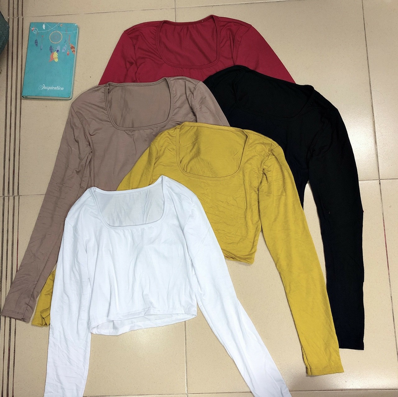 Áo thun lụa cổ vuông tay dài ôm body form chuẩn dáng