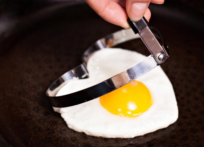 KHUÔN CHIÊN TRỨNG HÌNH TRÁI TIM SANADA - HÀNG NHẬT NỘI ĐỊA, giúp món trứng rán trở nên đáng yêu hơn