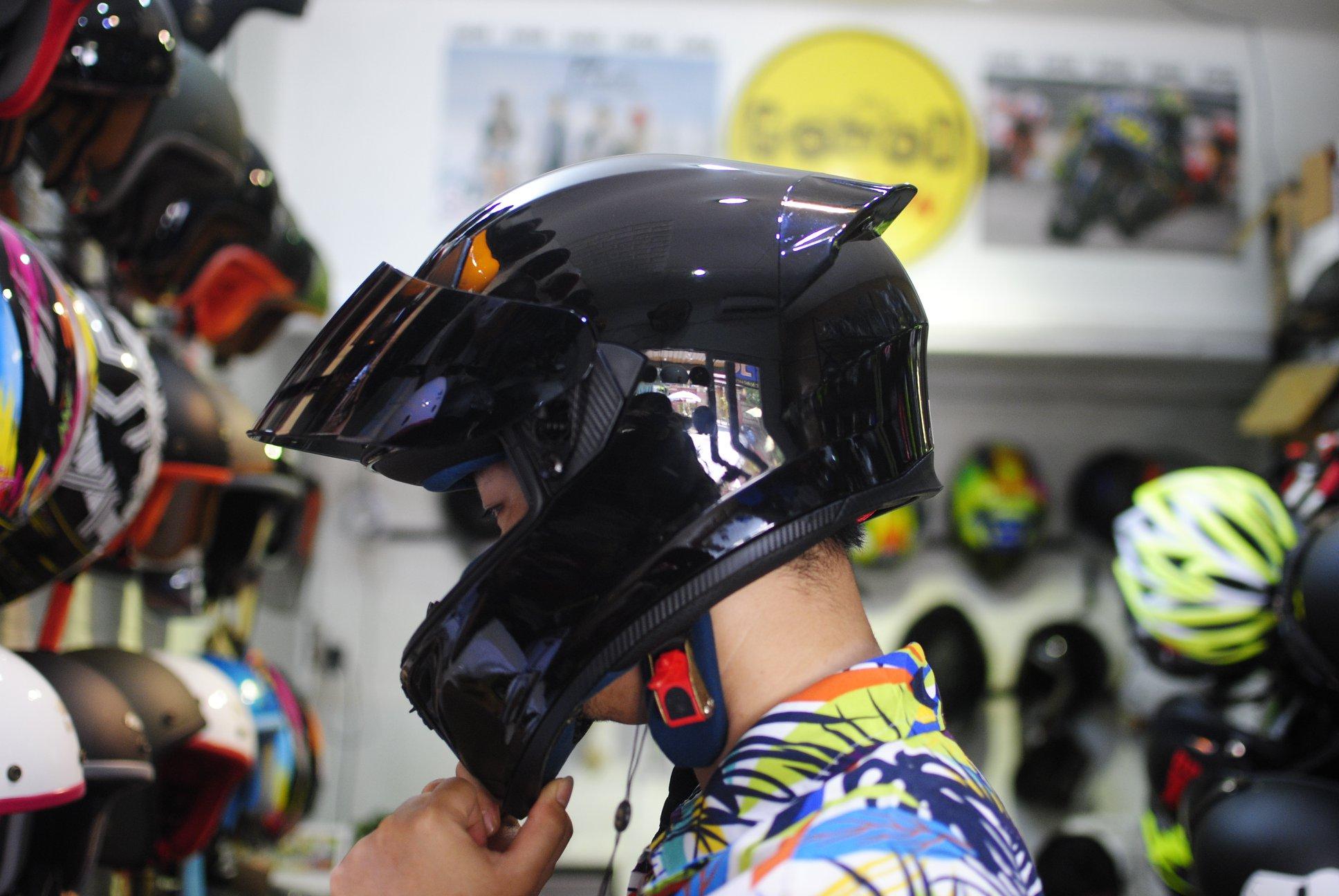 Mũ bảo hiểm Fullface Royal m138 = ROC 1 Kính, tặng kèm Đuôi gió, túi đựng nón và thùng