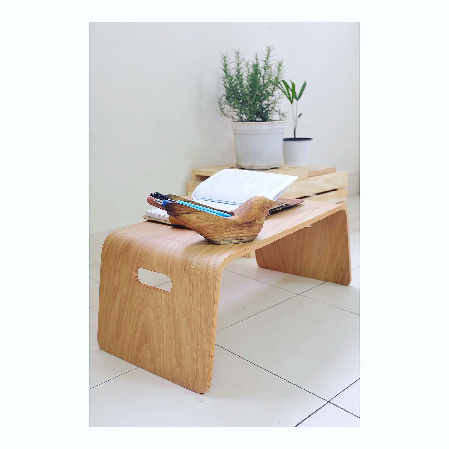 [HCM]Bàn đa năng gỗ uốn cong PlyConcept ToMa Bed Tray - Veneer Màu Sồi