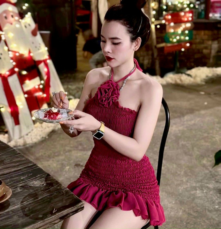 Đầm voan nhúm cổ yếm