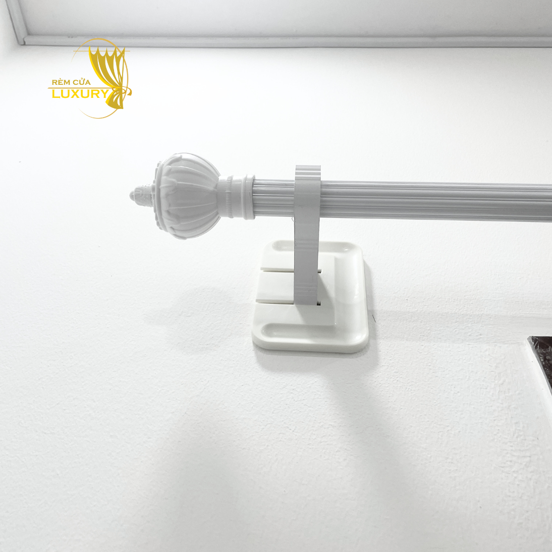 Bộ phụ kiện dán tường không cần khoan đục cho thanh treo rèm cửa, thanh treo quần áo, đa năng tiện lợi luxury