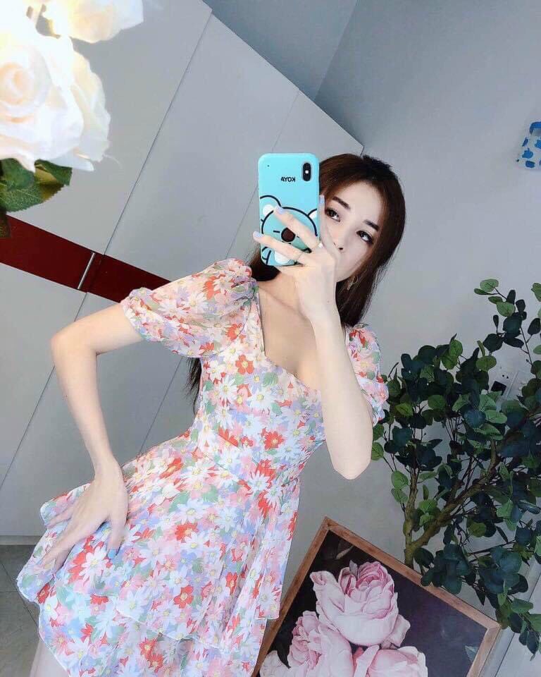 Đầm xòe tay ngắn cổ vuông họa tiết hoa lá