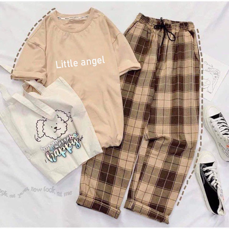 ● Sét Bộ Quần Áo Nữ Thời Trang Mặc Đi Chơi In Chữ Little Angel Kèm Quần Kẻ Nâu