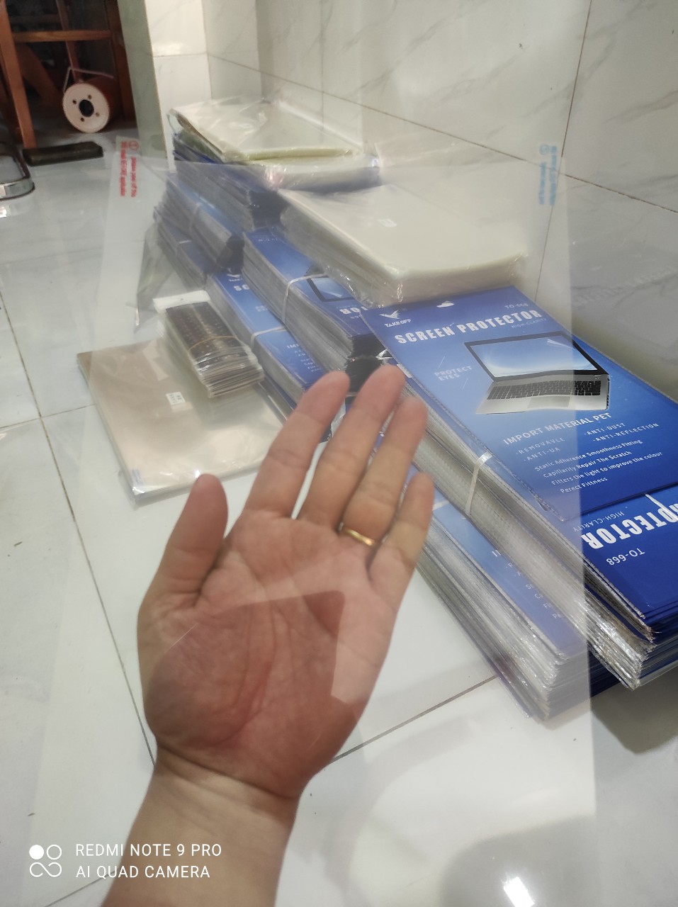 Miếng Dán Màn Hình Laptop Chống Trầy, Chống Bụi Giúp Bảo Vệ Màn Hình