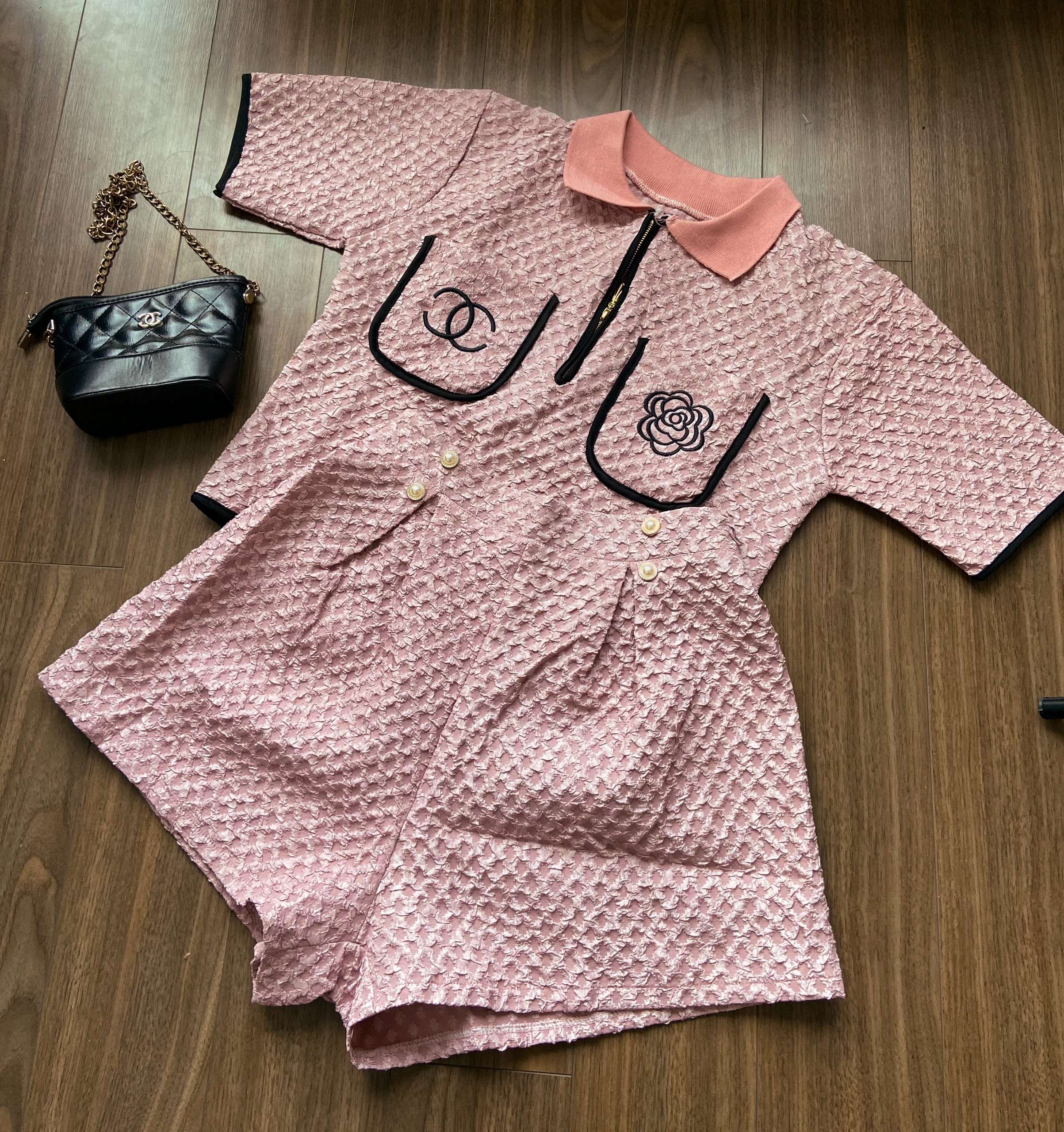 Set quần áo gấm có cổ