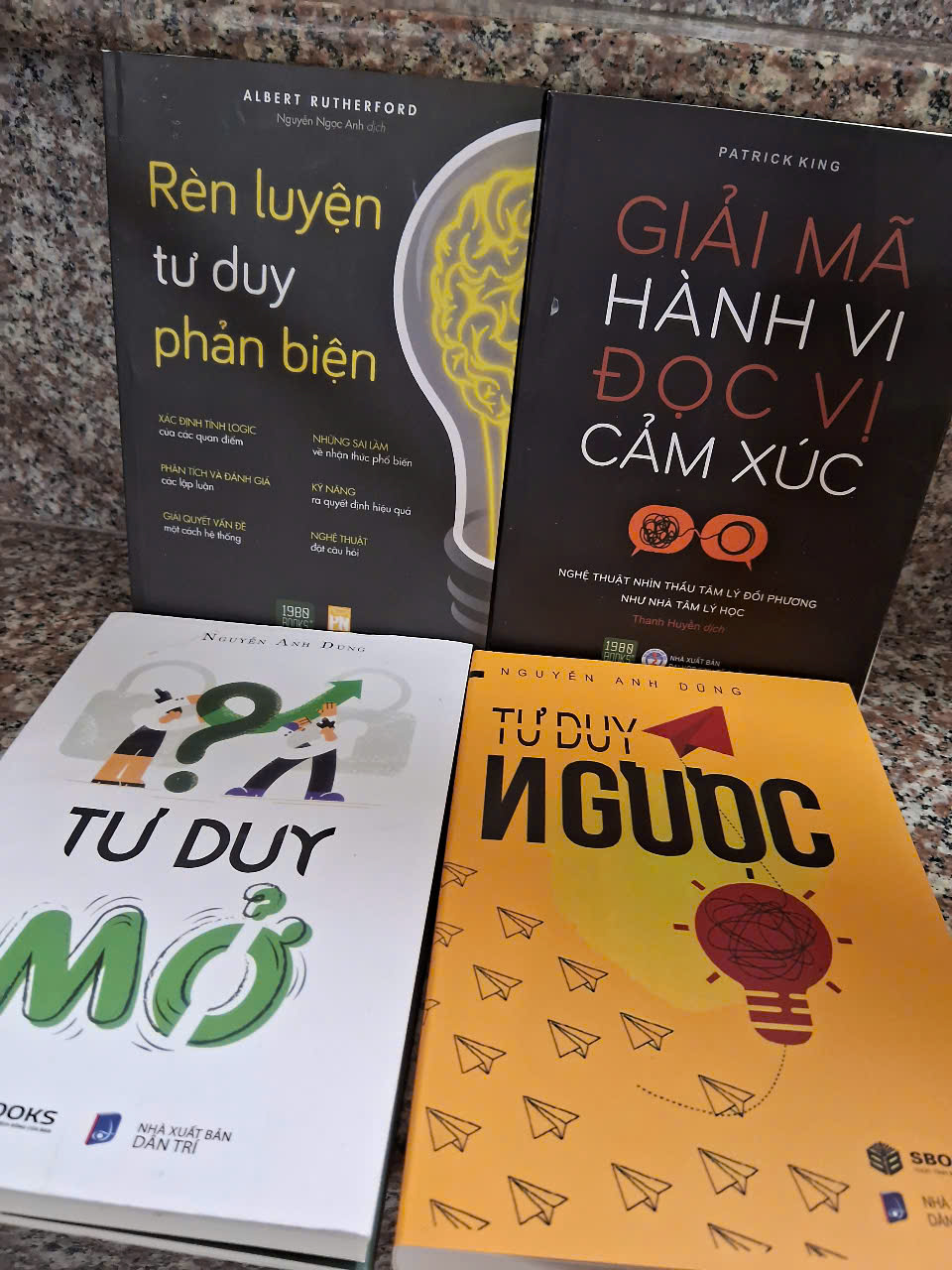 Sách Combo 4C Tư Duy Ngược + Rèn Luyện Tư Duy Phản Biện + Giải Mã Hành Vi Đọc Vị Cảm Xúc |. tư duy mở .