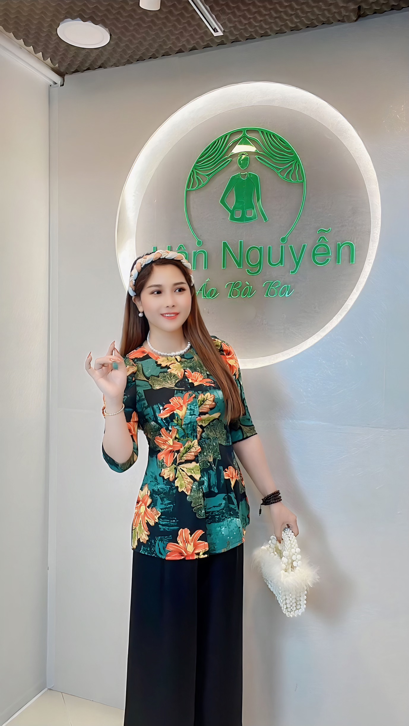 .A66 - Bộ Bà Ba Lụa in Hoa Ly Dây Kéo Nút Bọc