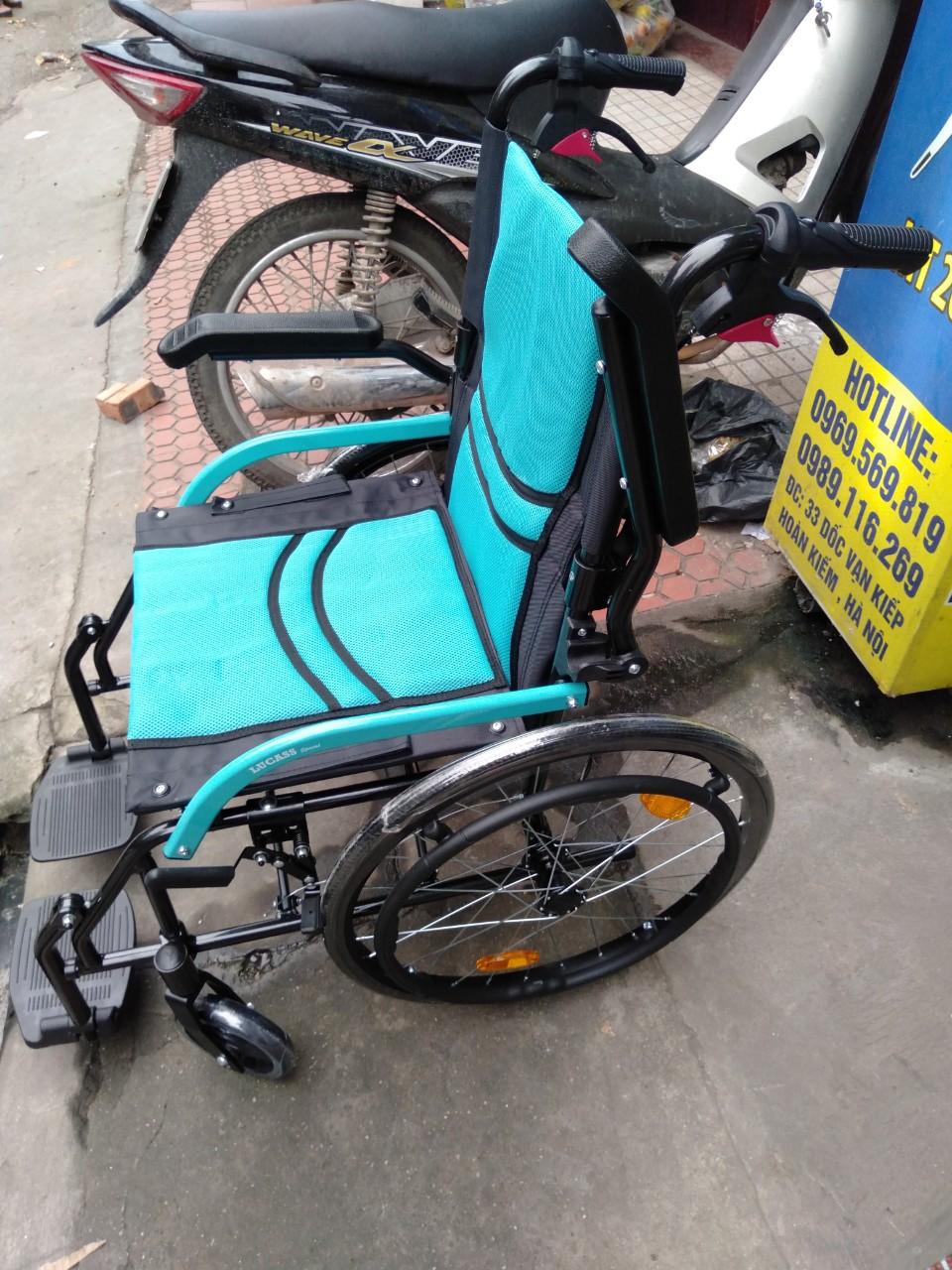 Xe lăn hợp kim nhôm Lucass X63 có nâng hạ chỗ để tay cho bệnh nhân