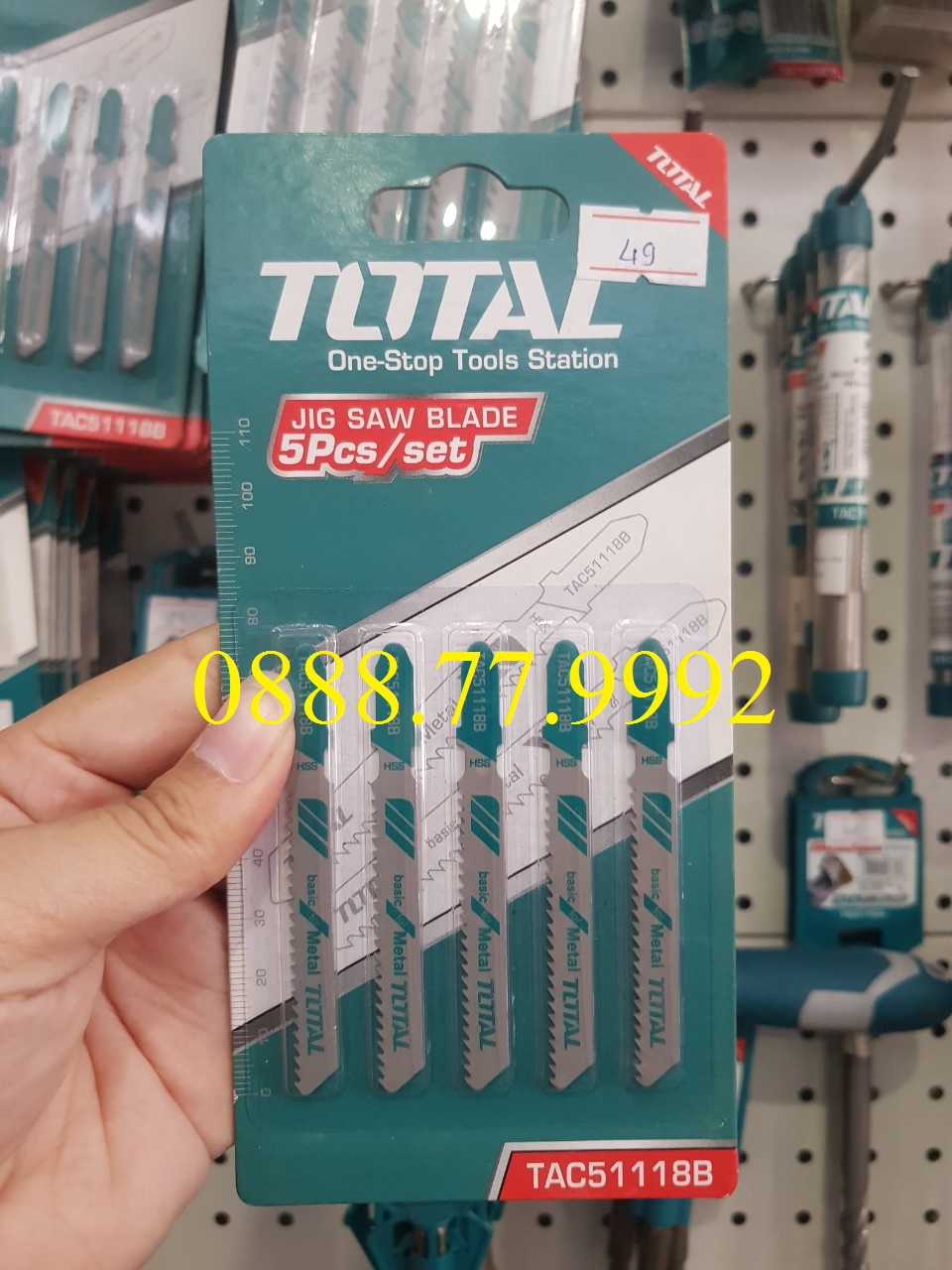 Lưỡi cưa lọng kim loại 50mm TOTAL TAC51118B Lưỡi cưa lọng Total làm bằng chất liệu hợp kim siêu bền, dễ dàng cắt kim loại, tương thích với hầu hết các loại máy cưa lọng đầu gài hiện nay