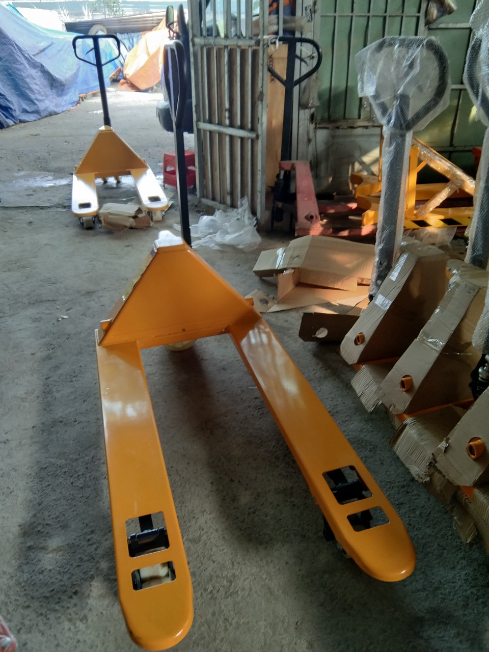 Xe nâng tay thấp DF30 nâng 3000kg 3 tấn càng rộng 685mm hoặc càng hẹp 550mm