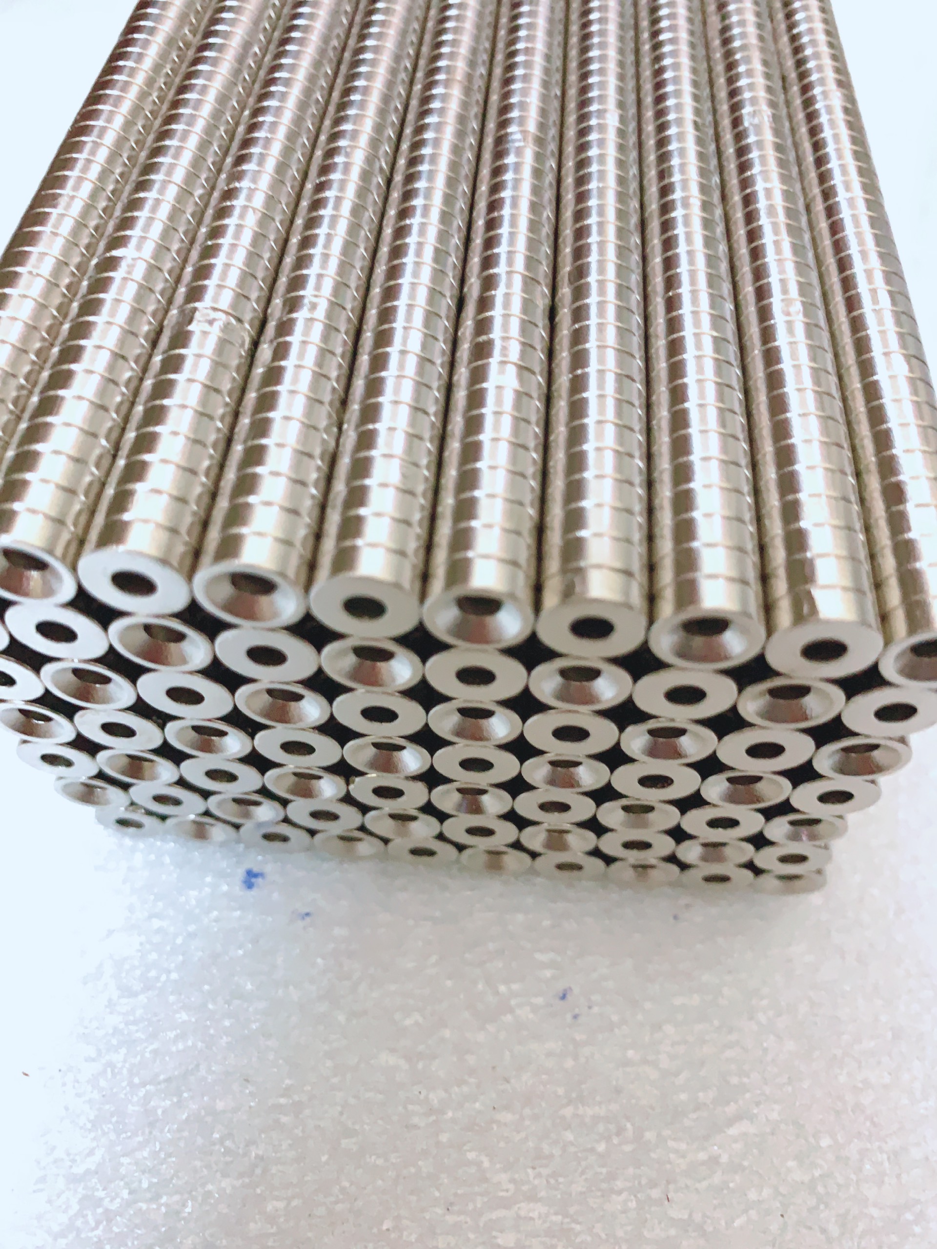 Nam châm câu cá có lỗ bắt vít kích thích 8x3 lỗ vát
