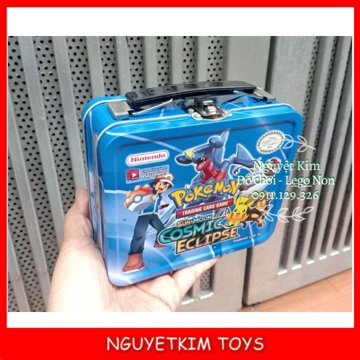 [SIZE 2] Bộ Bài Pokemon Hộp Sắt Hàng Chuẩn Có Quai Nắp Cài - Loại Đẹp 40 Thẻ Bài Và 2 Túi Thẻ Vip- Trò Chơi Chiến Đấu Phim Hoạt Hình Đồ Chơi Sưu Tập Trẻ Em